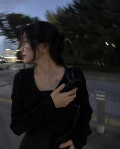 Preview of prompt 383 - AI Daily Life iPhone Snapshot